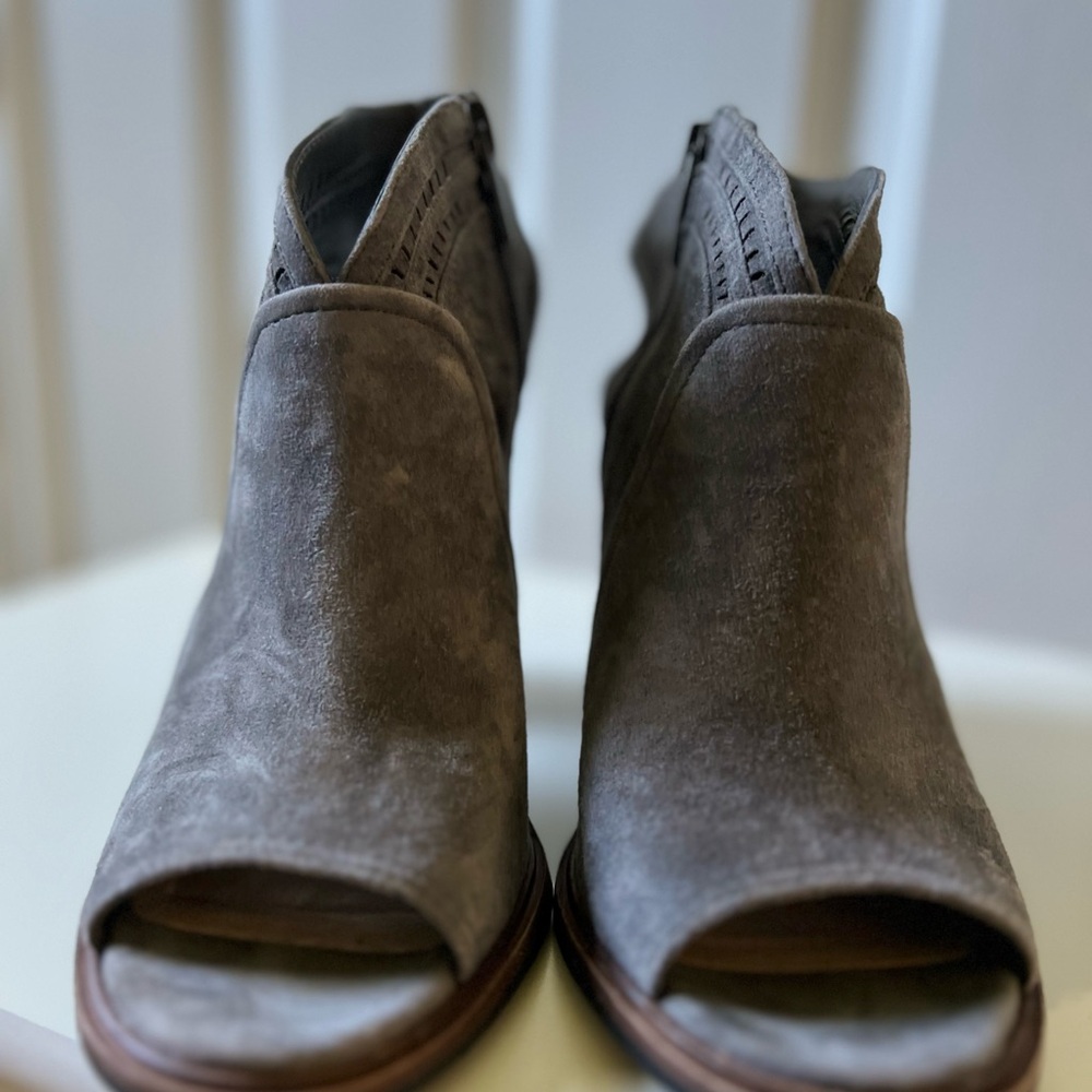 Vince Camuto Open-toe Heels - Picture 4 of 6
